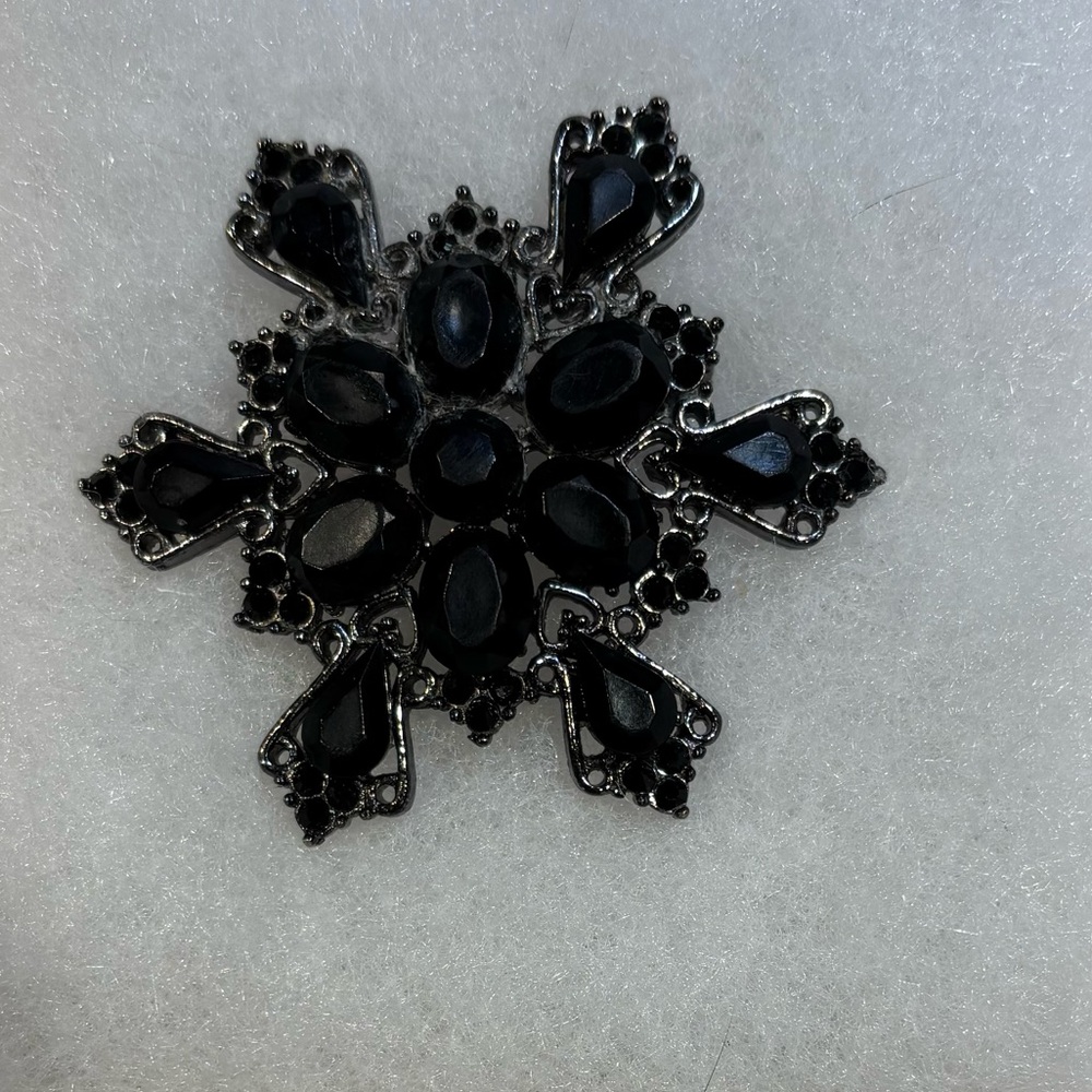 Elegant Black Gemstone Hair Clip
